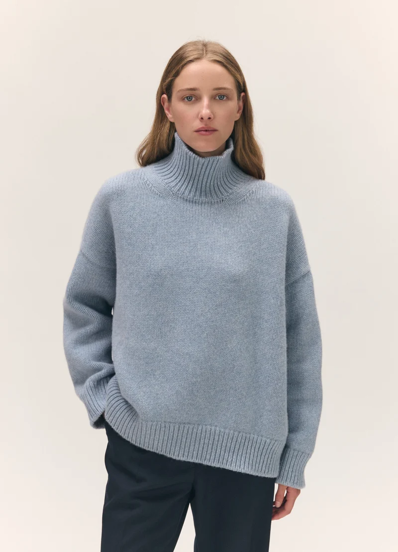 Caragh High Neck in Vintage Blue