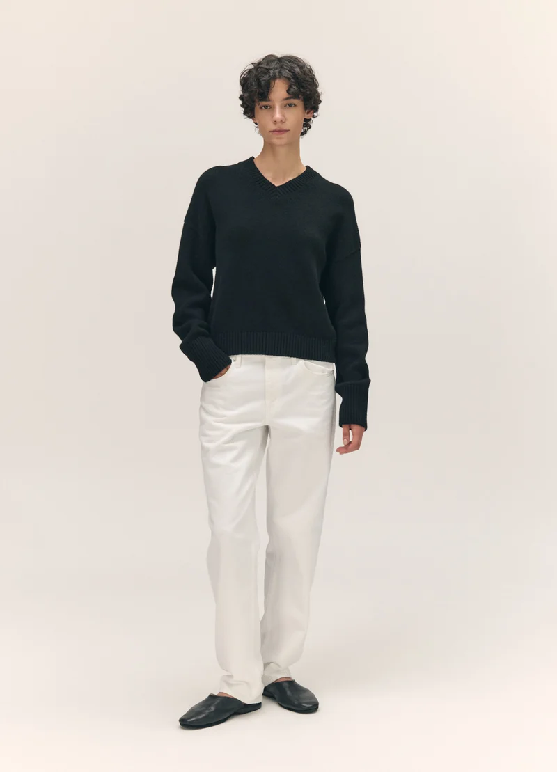 Sora Slouch V-Neck in Black