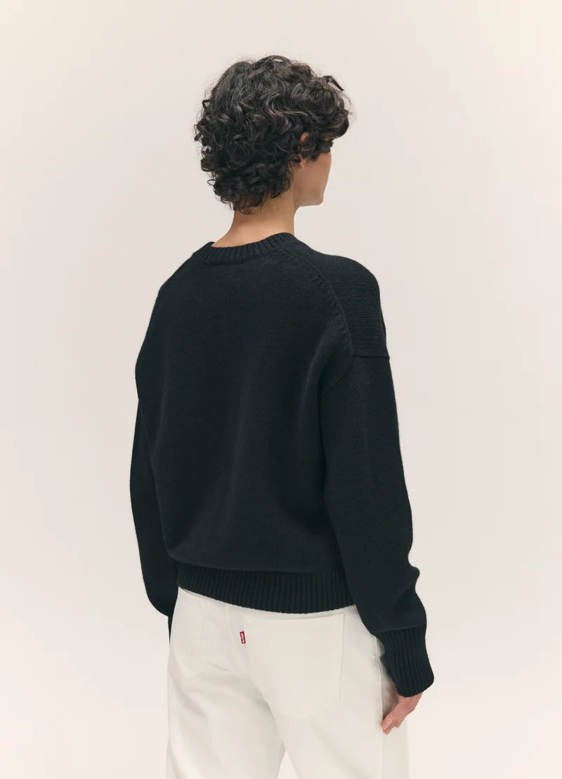 Sora Slouch V-Neck in Black