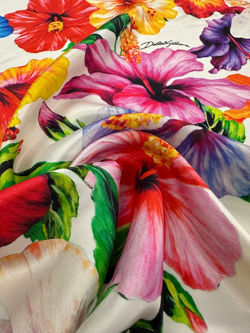 No. 2121 Seidensatin Hibiskusblüten