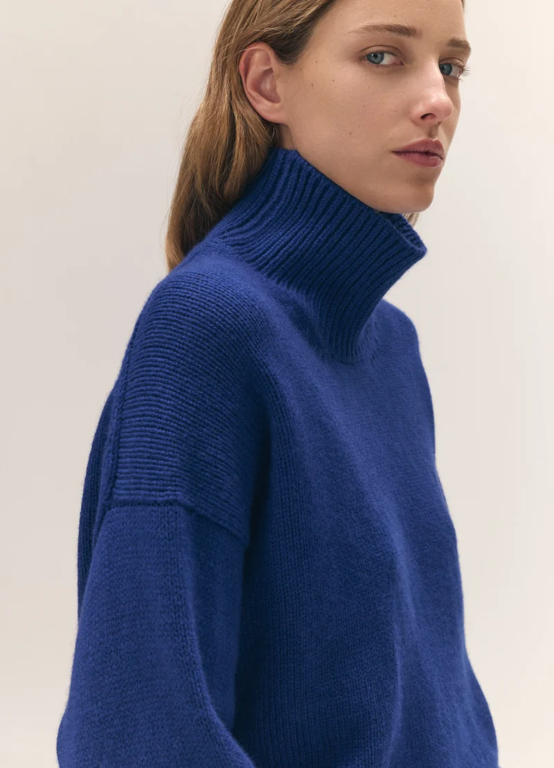 Sora High Neck in Smalt Blue