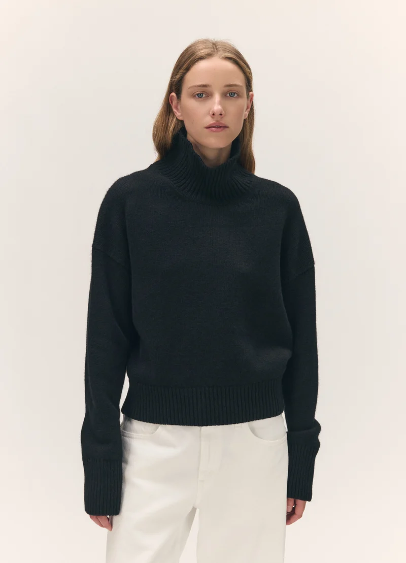 Sora High Neck in Black