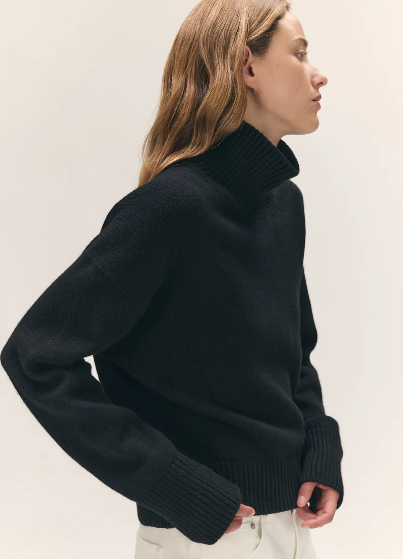 Sora High Neck in Black