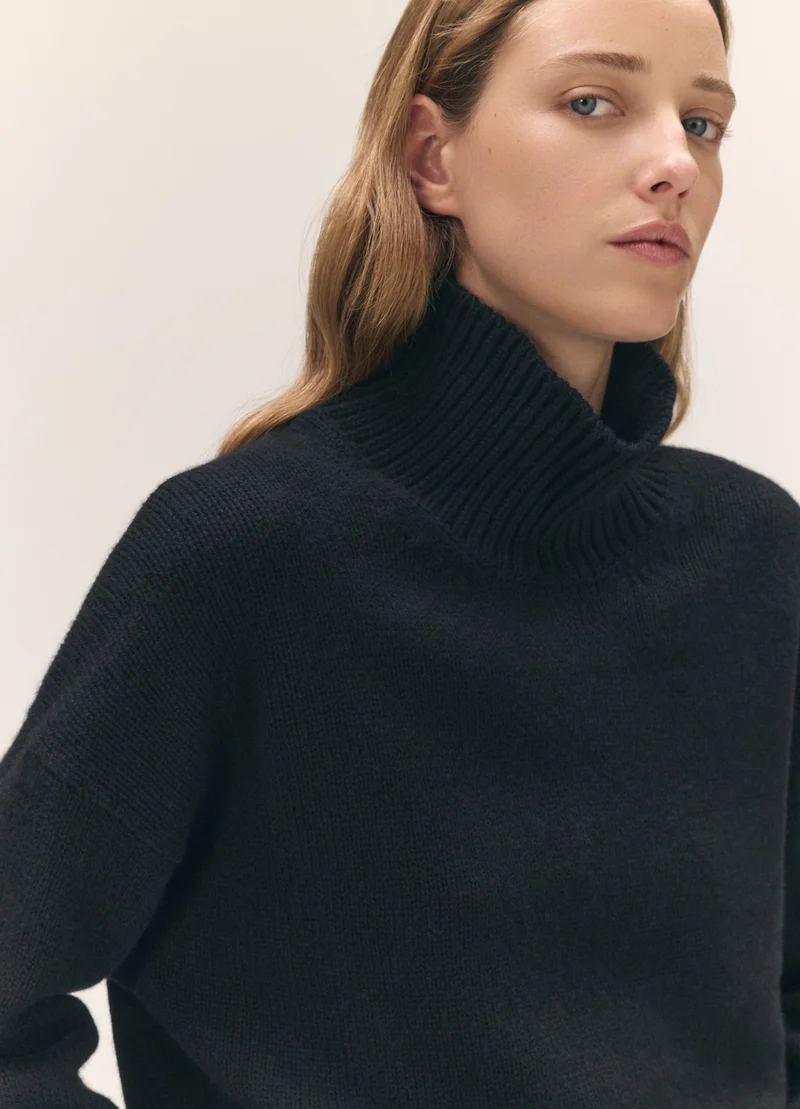 Sora High Neck in Black