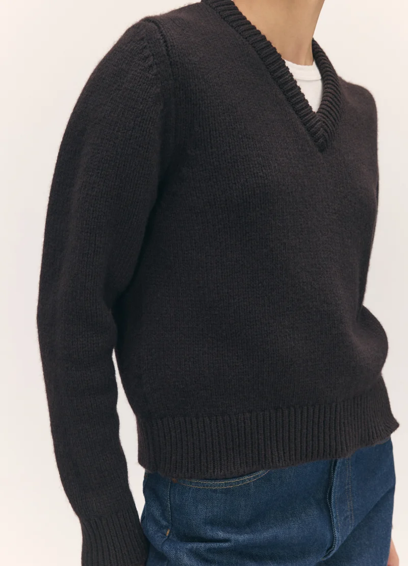 Glenn V-Neck in Dark Brown