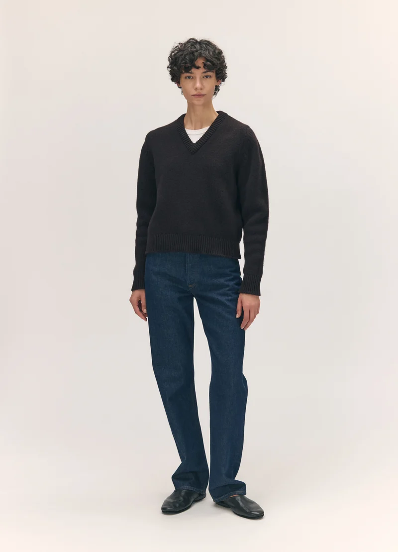 Glenn V-Neck in Dark Brown