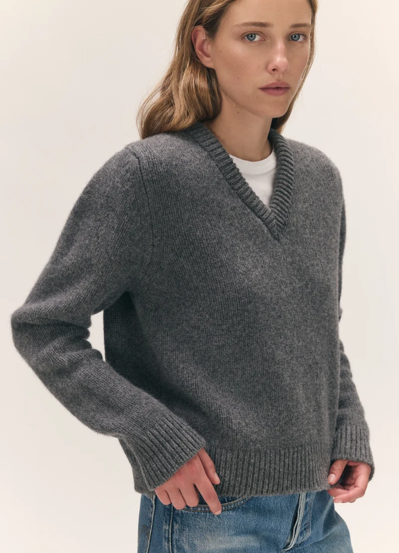 Glenn V-Neck in Derby Grey