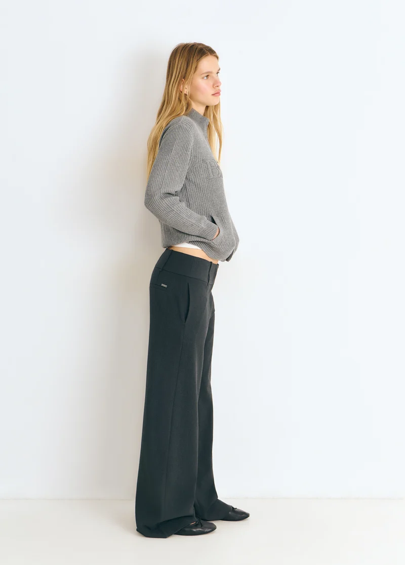 Wide low-rise trousers