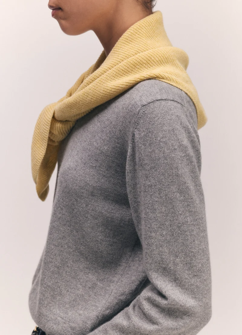 Skye Cashmere V-Neck in Soft Grey