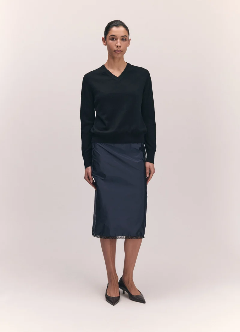 Skye Cashmere V-Neck in Black