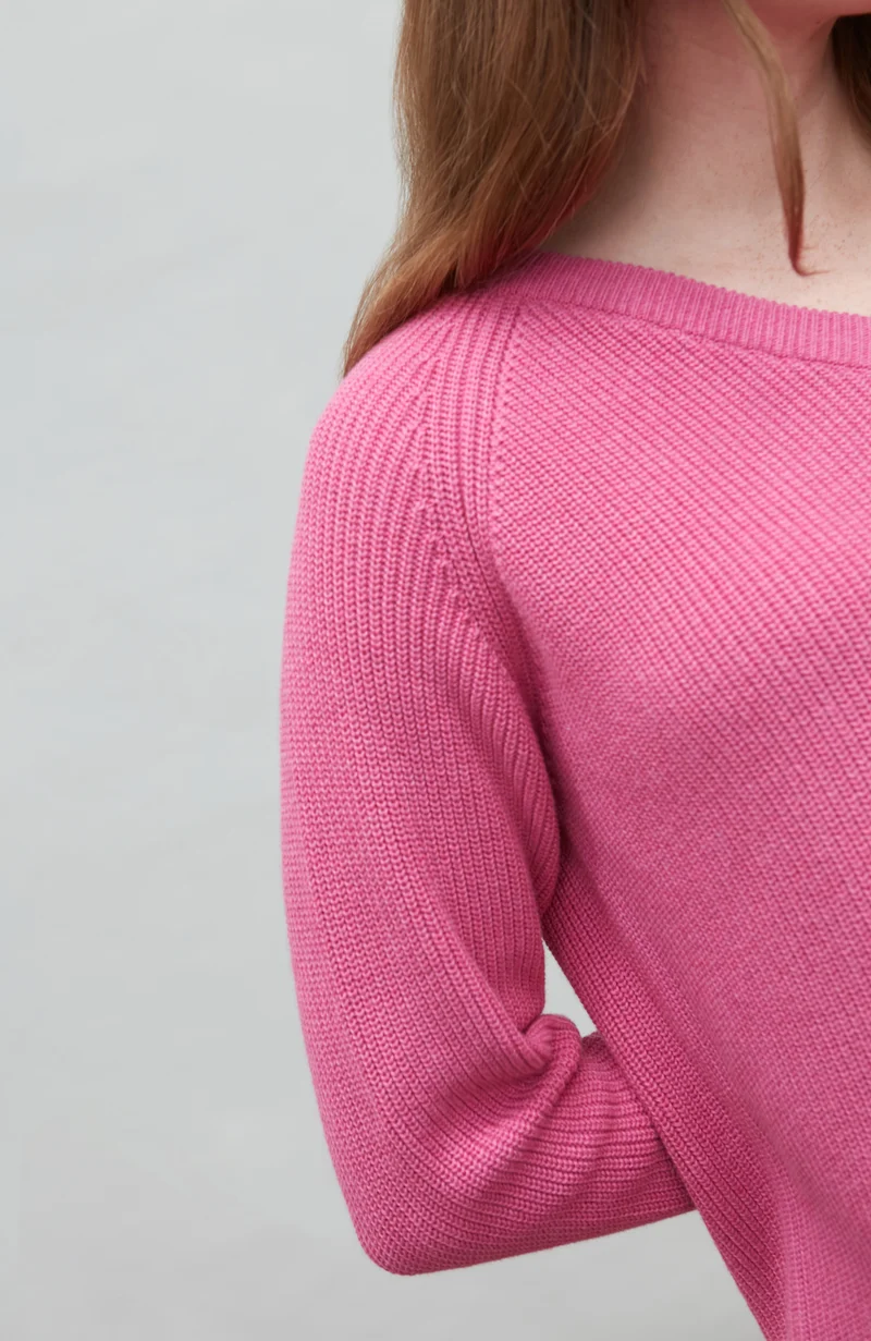 Gerippter Damenpullover mit V-Ausschnitt aus 100 % Baumwolle
