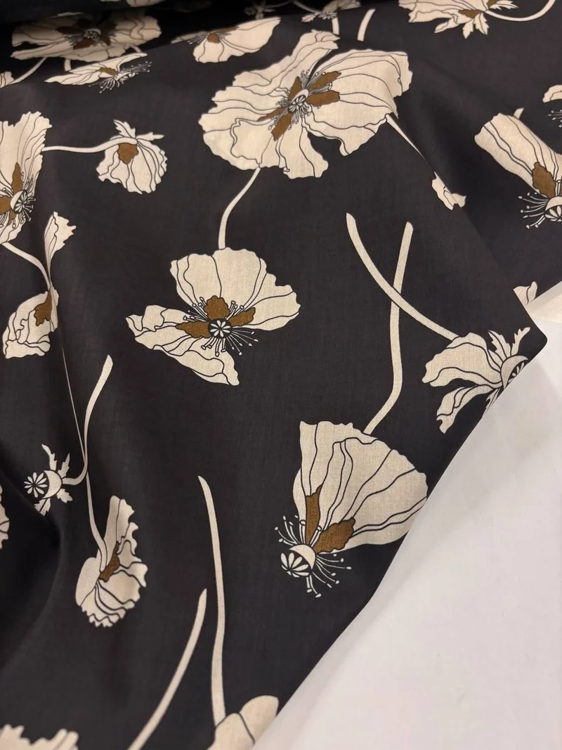 No. 2112 Satin Schwarz Mohnblumen