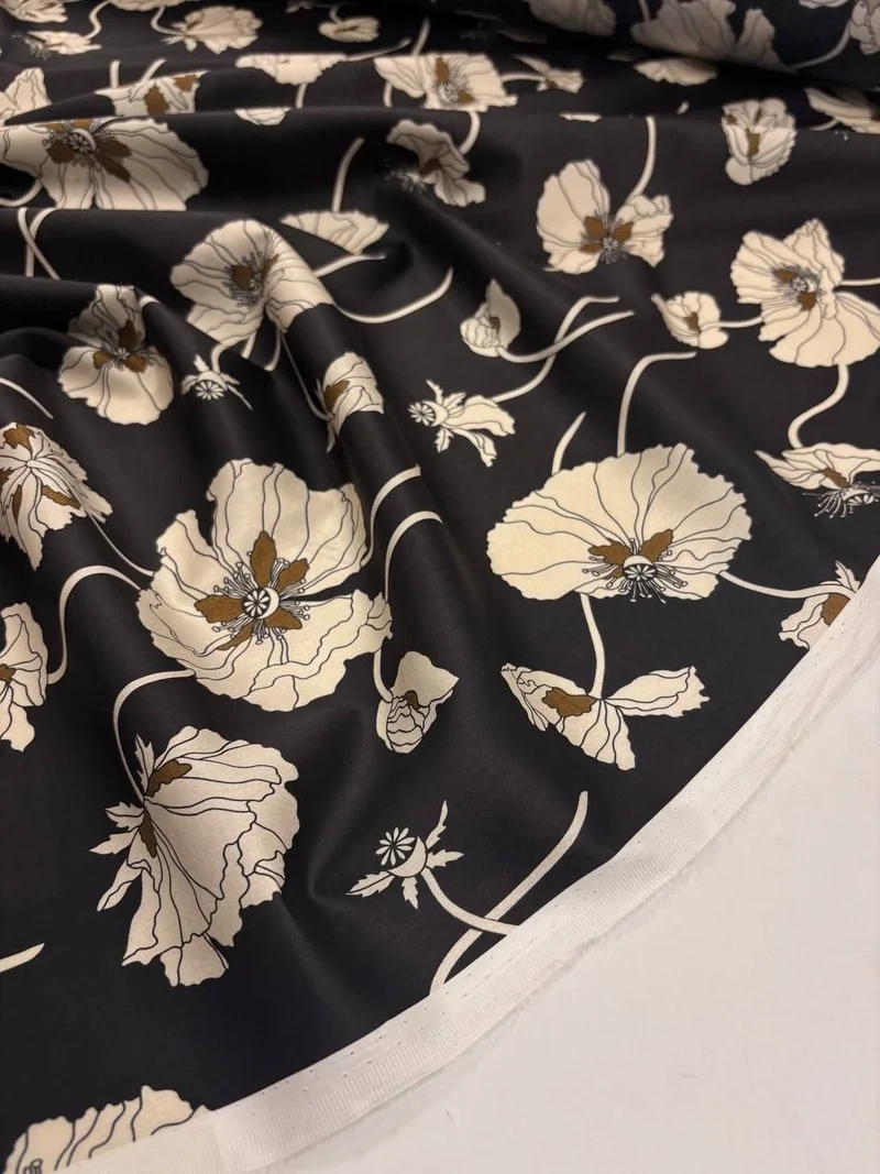 No. 2112 Satin Schwarz Mohnblumen