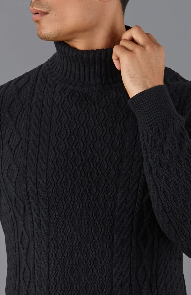 Mittelschwerer Zopfpullover aus 100 % Baumwolle mit Rollkragen für Herren