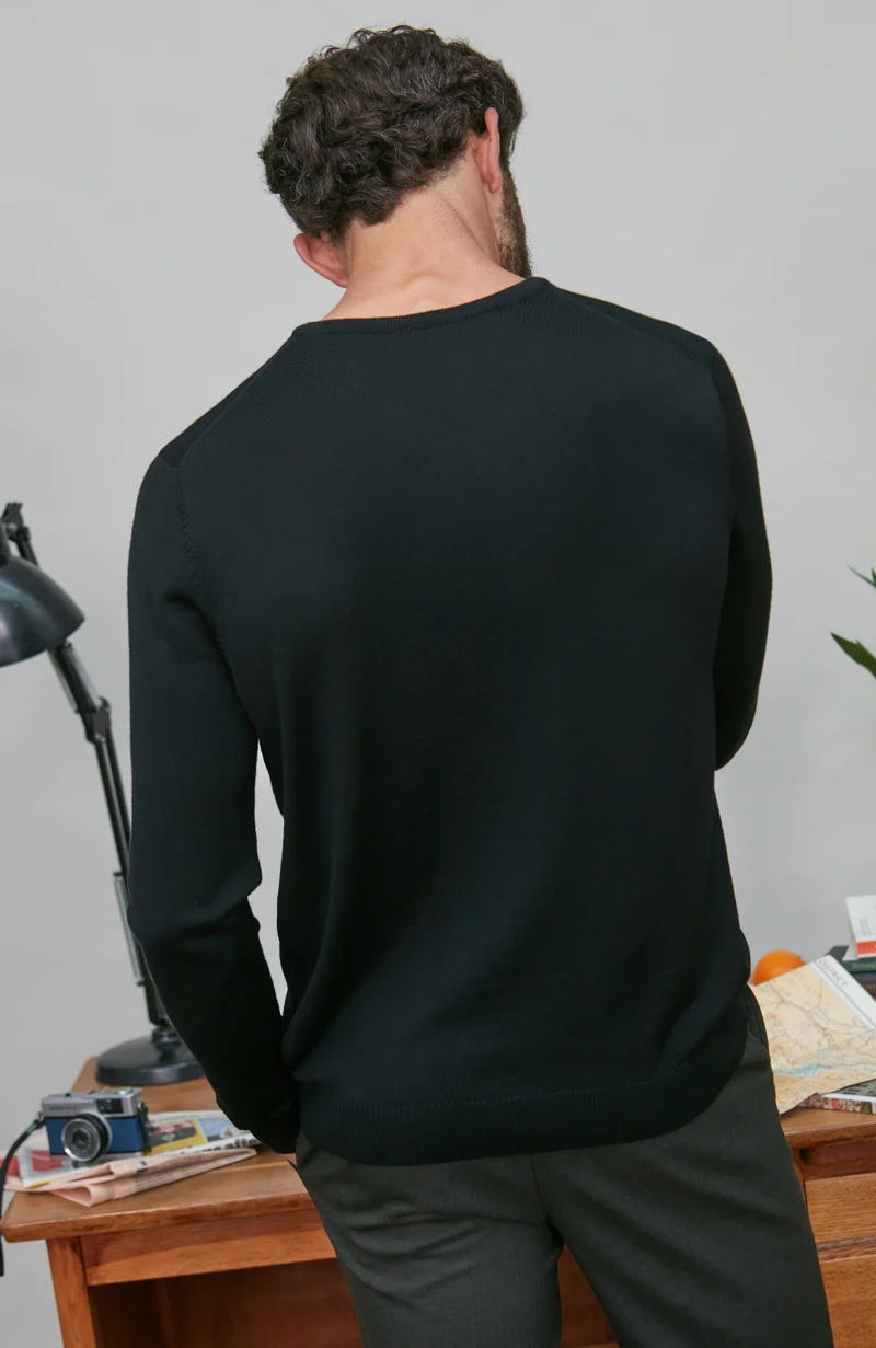 Extrafeiner Herren-Pullover aus Merinowolle mit V-Ausschnitt