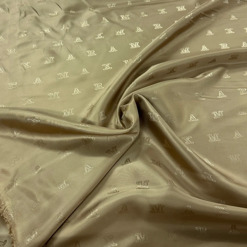 No. 1681 Futter mit Logo gold | 0,80m
