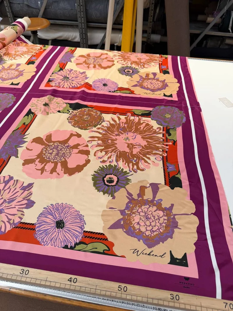 Seidenpanel, 70 x 70 cm, Blumenmuster