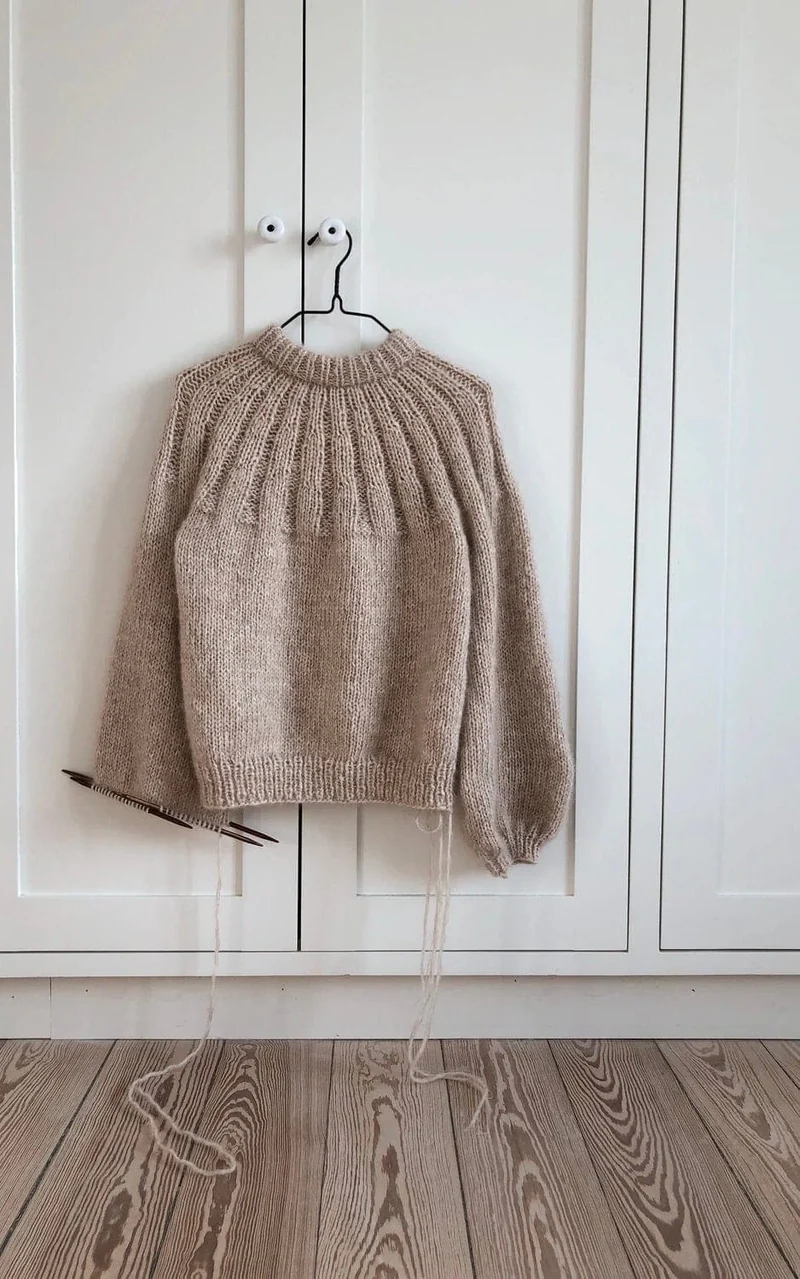 Sunday Sweater - KOS & TYNN SILK MOHAIR - Strickset
