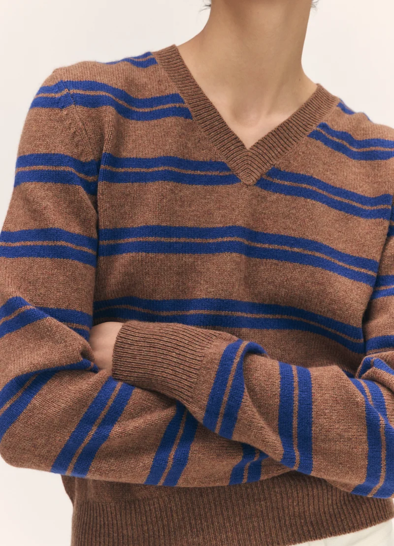 Sligo V-Neck in Hazelnut/Smalt Stripe