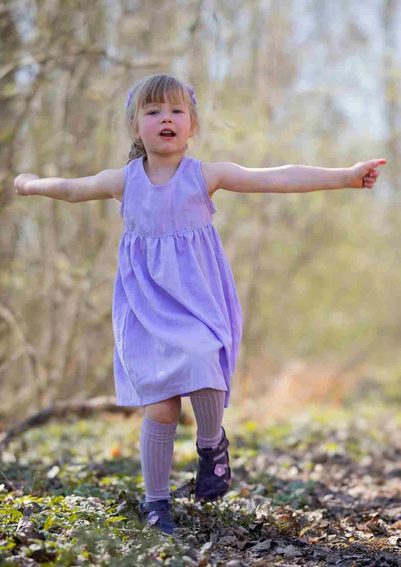 Ärmelloses Leinenkleid für Mädchen "Edelweiß"
