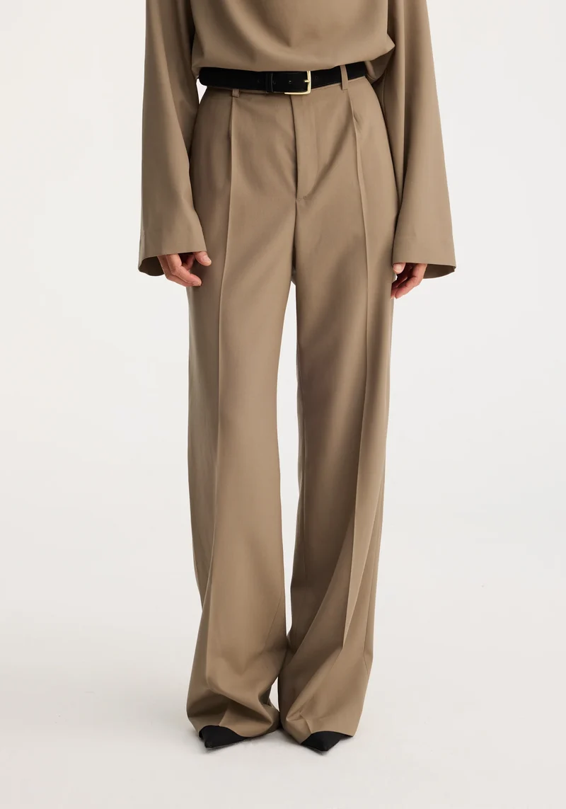 Rohe Relaxed Pleat Trousers Khaki