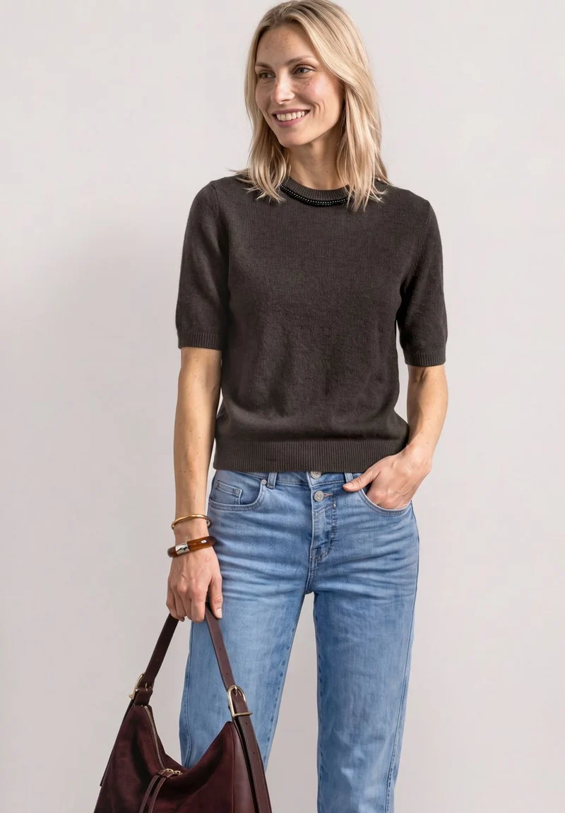 Kurzarm Pullover mit Schmuckdetail