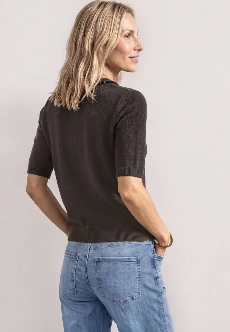 Kurzarm Pullover mit Schmuckdetail