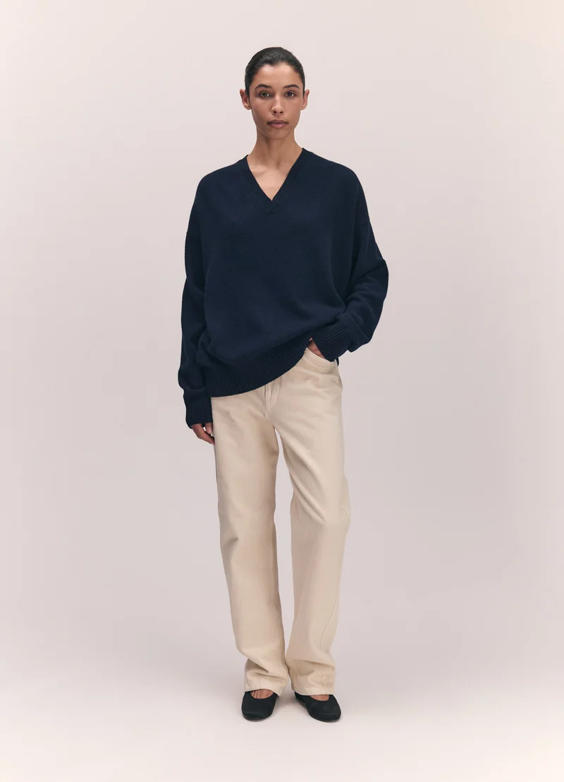 Innes Slouch V-Neck in Navy