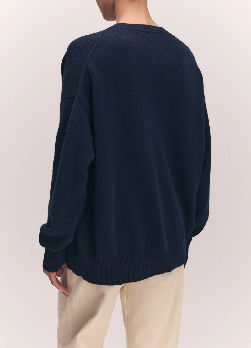 Innes Slouch V-Neck in Navy
