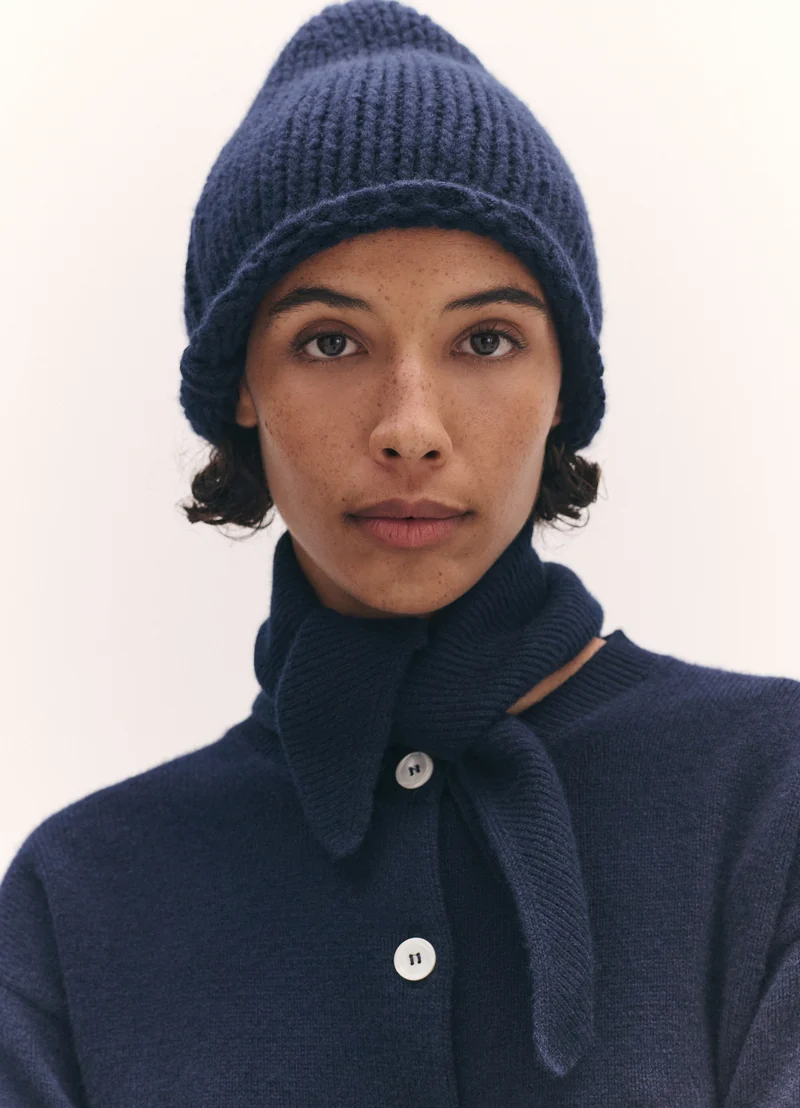 Ribbed Cashmere Beanie in Navy
