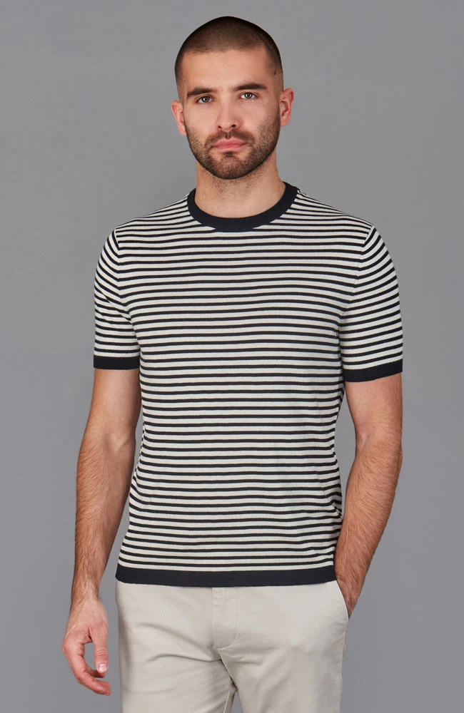 Herren-T-Shirt aus 100 % ultrafeiner Baumwolle, gestrickt, mit schmalen bretonischen Streifen