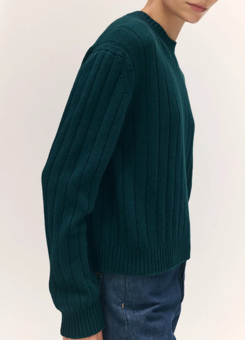 Rooney Rib Crewneck in Holly Green