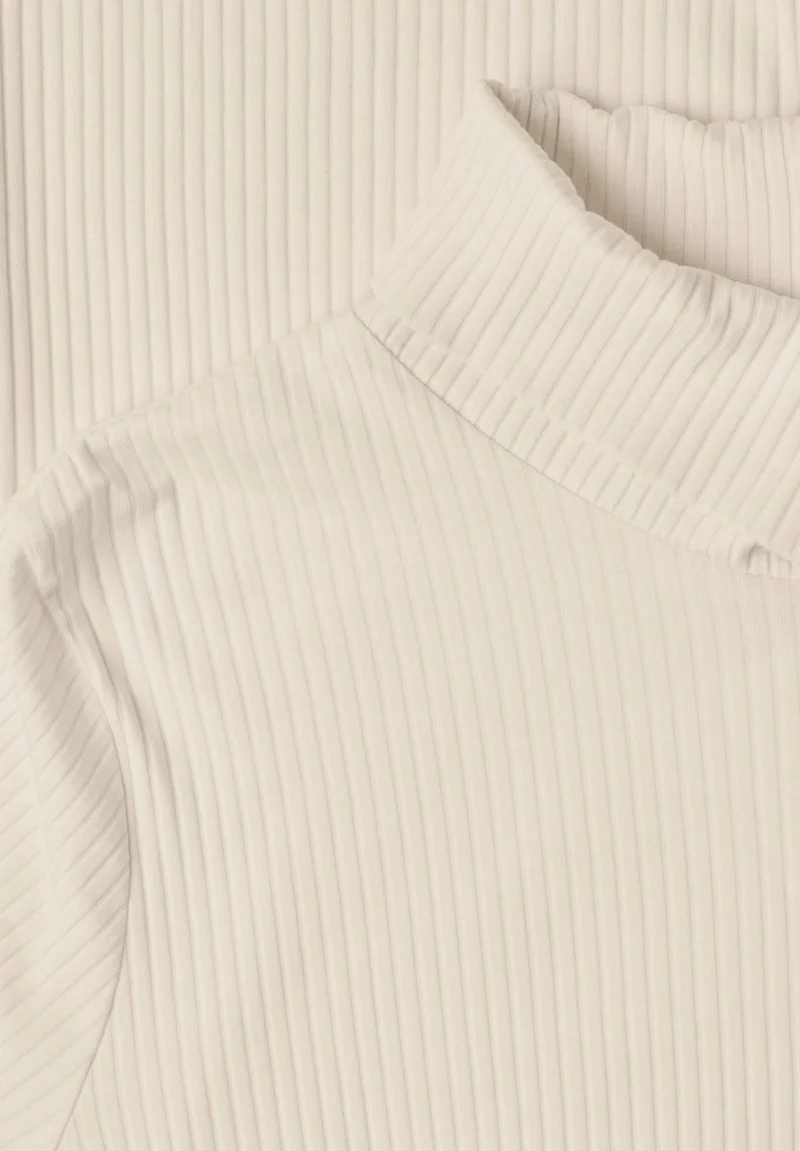 Basic Shirt in Unifarbe mit Rollkragen