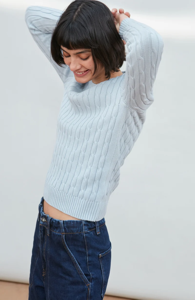 Damenpullover aus 100 % Baumwolle mit Rundhalsausschnitt und Zopfmuster