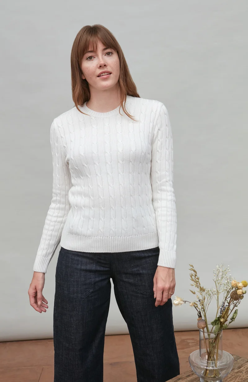Damenpullover aus 100 % Baumwolle mit Rundhalsausschnitt und Zopfmuster
