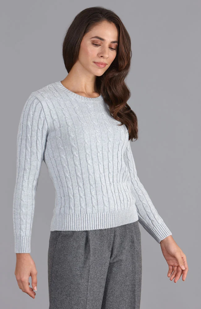 Damenpullover aus 100 % Baumwolle mit Rundhalsausschnitt und Zopfmuster