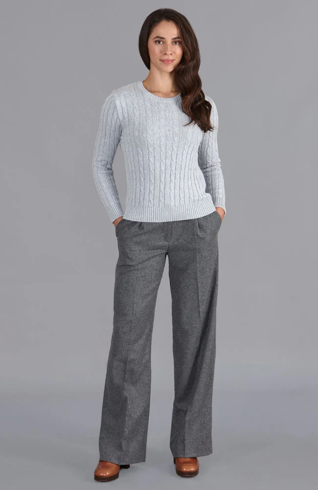 Damenpullover aus 100 % Baumwolle mit Rundhalsausschnitt und Zopfmuster