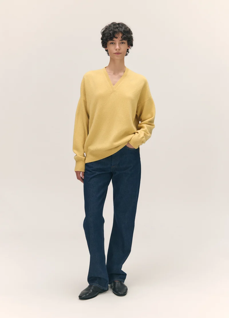 Innes Slouch V-Neck in Yellow