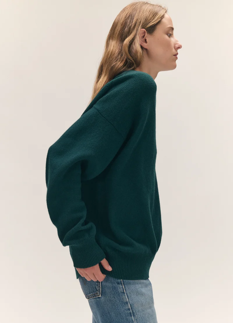 Innes Slouch V-Neck in Holly Green