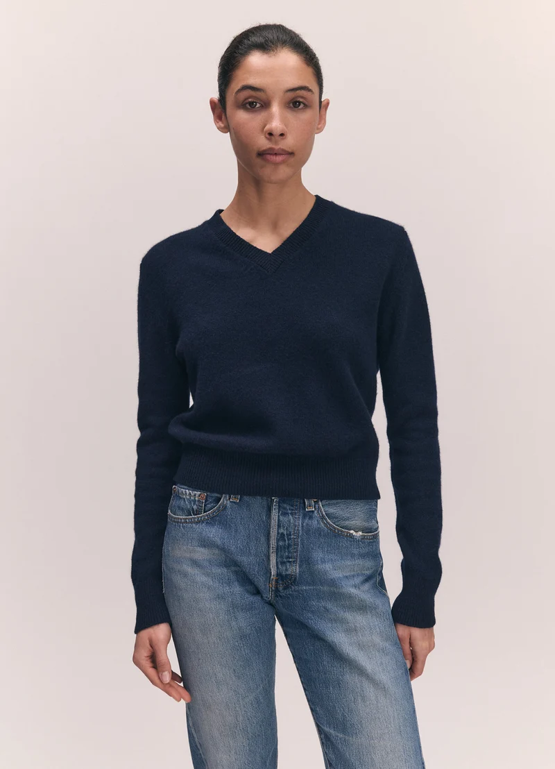 Sligo V-Neck in Navy