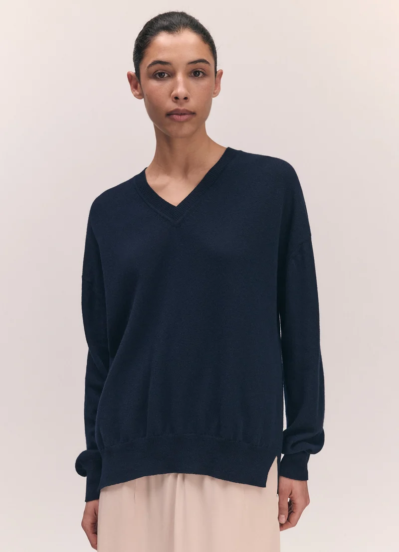Tahra Cashmere V-Neck in Navy