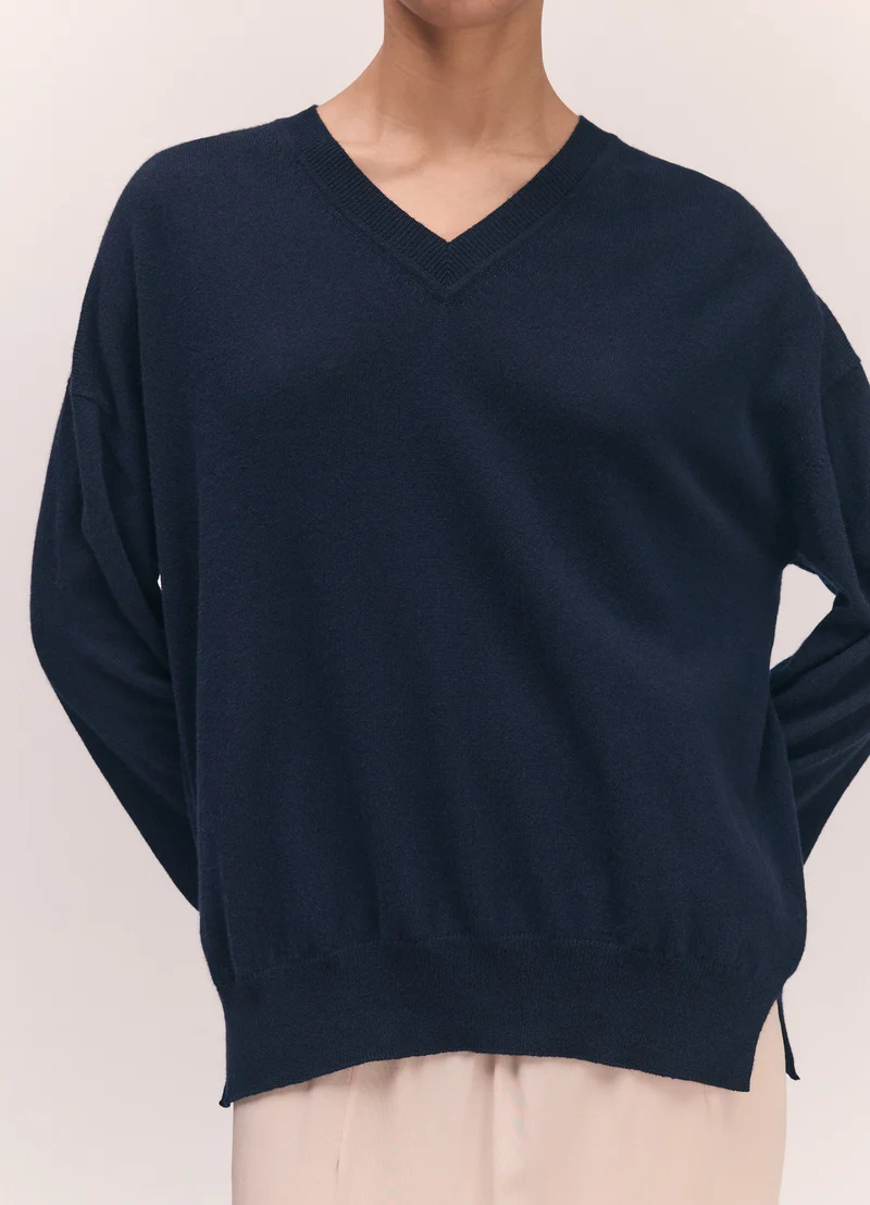 Tahra Cashmere V-Neck in Navy