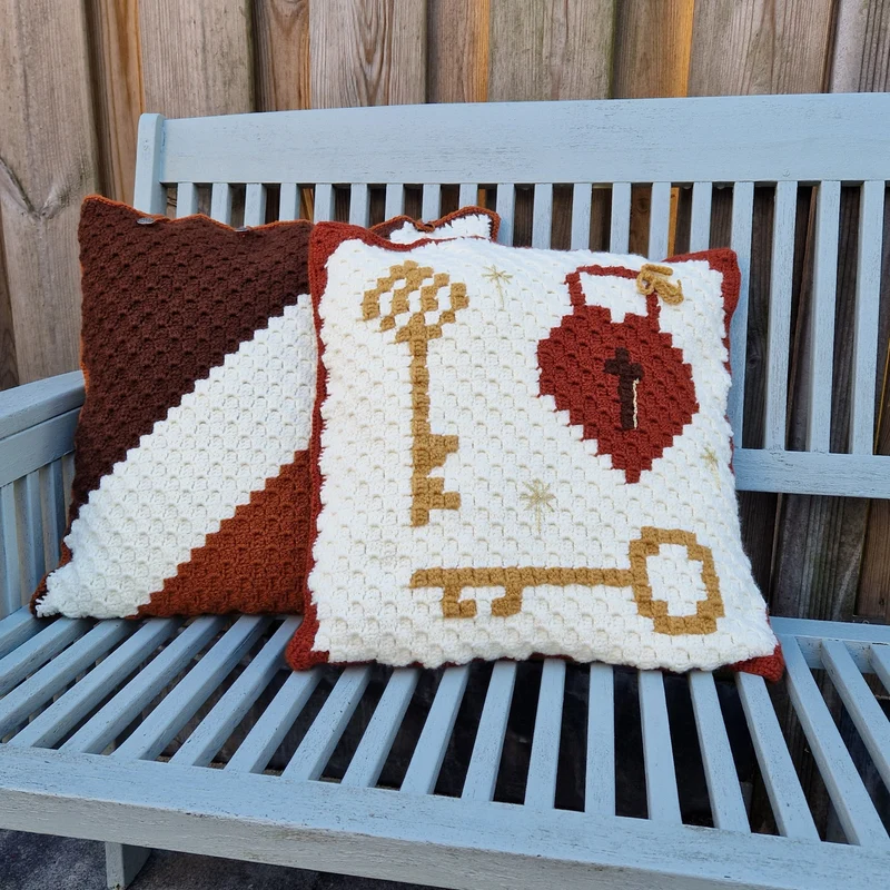 Steampunk-Taschenuhr und Schlüssel-Kissen – CB’s Creations Häkelpaket