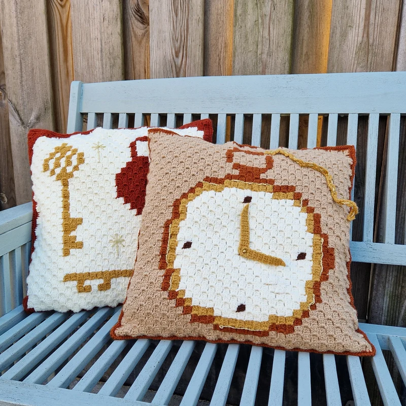 Steampunk-Taschenuhr und Schlüssel-Kissen – CB’s Creations Häkelpaket