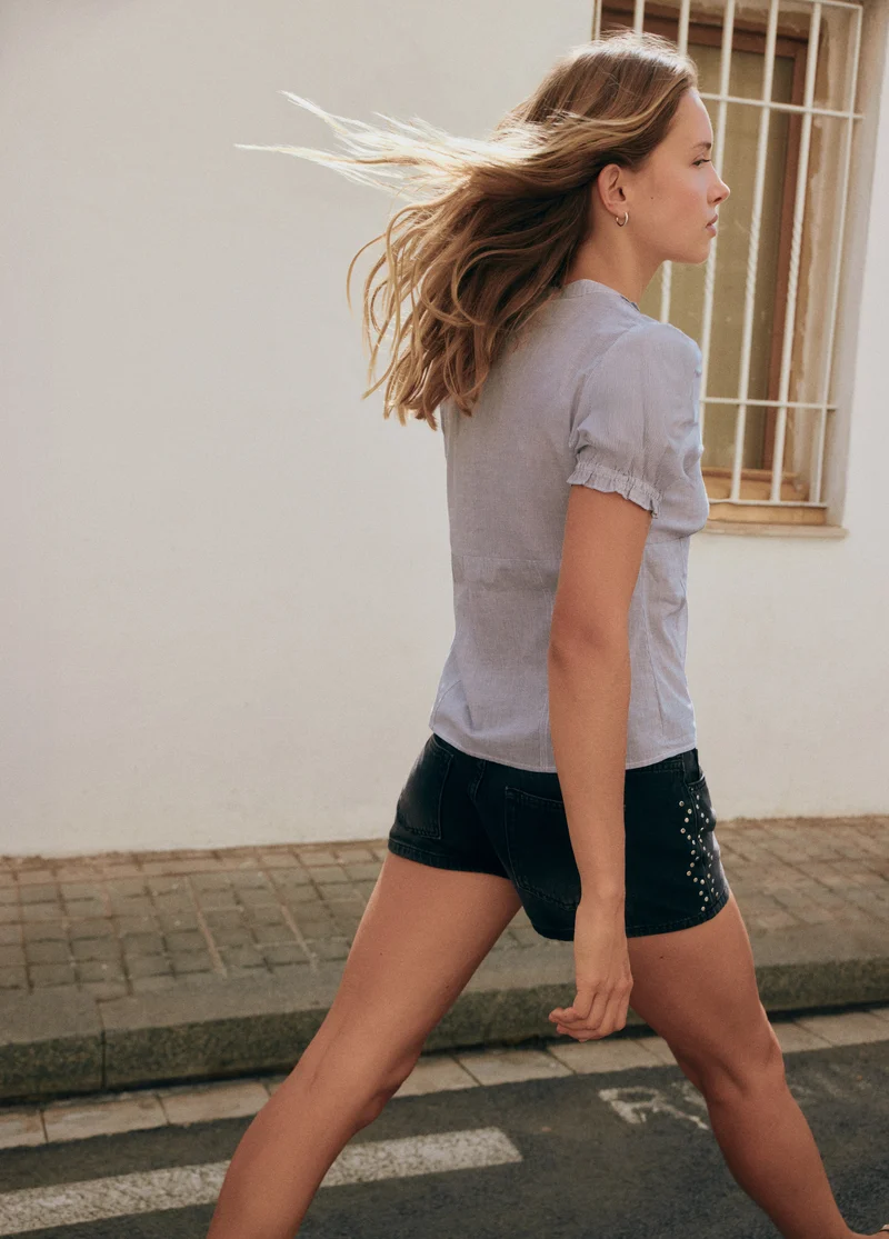Shorts with side studs