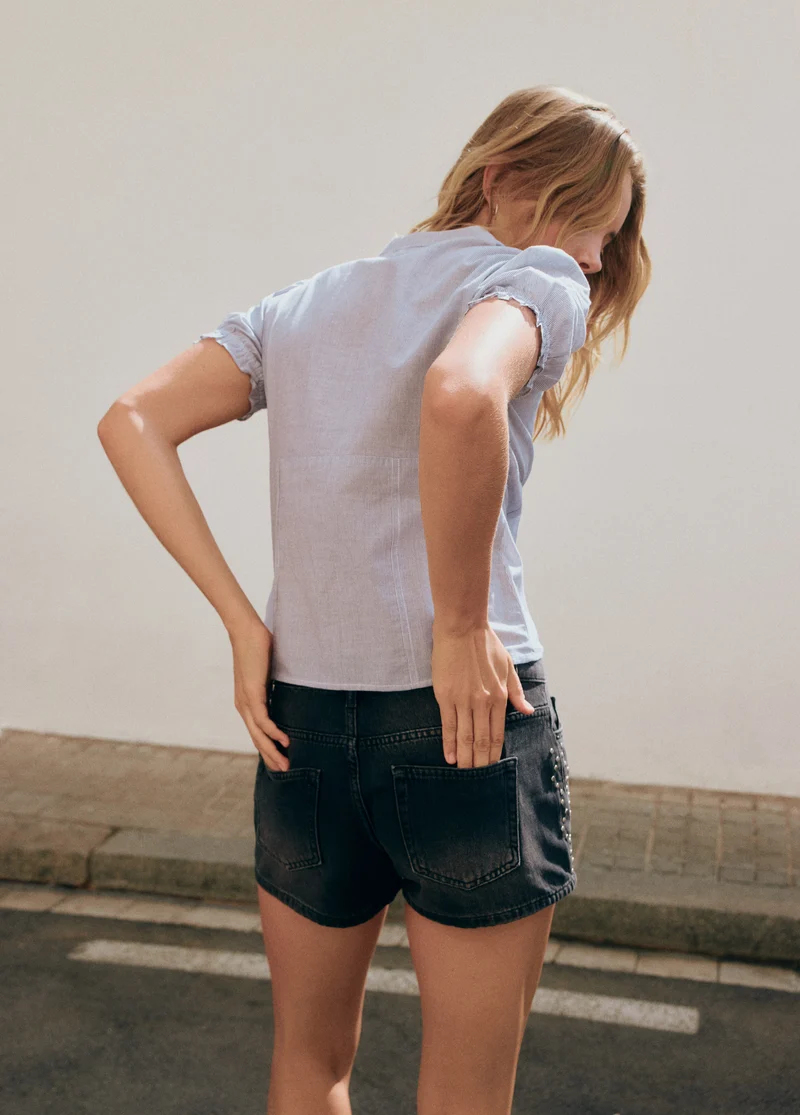 Shorts with side studs