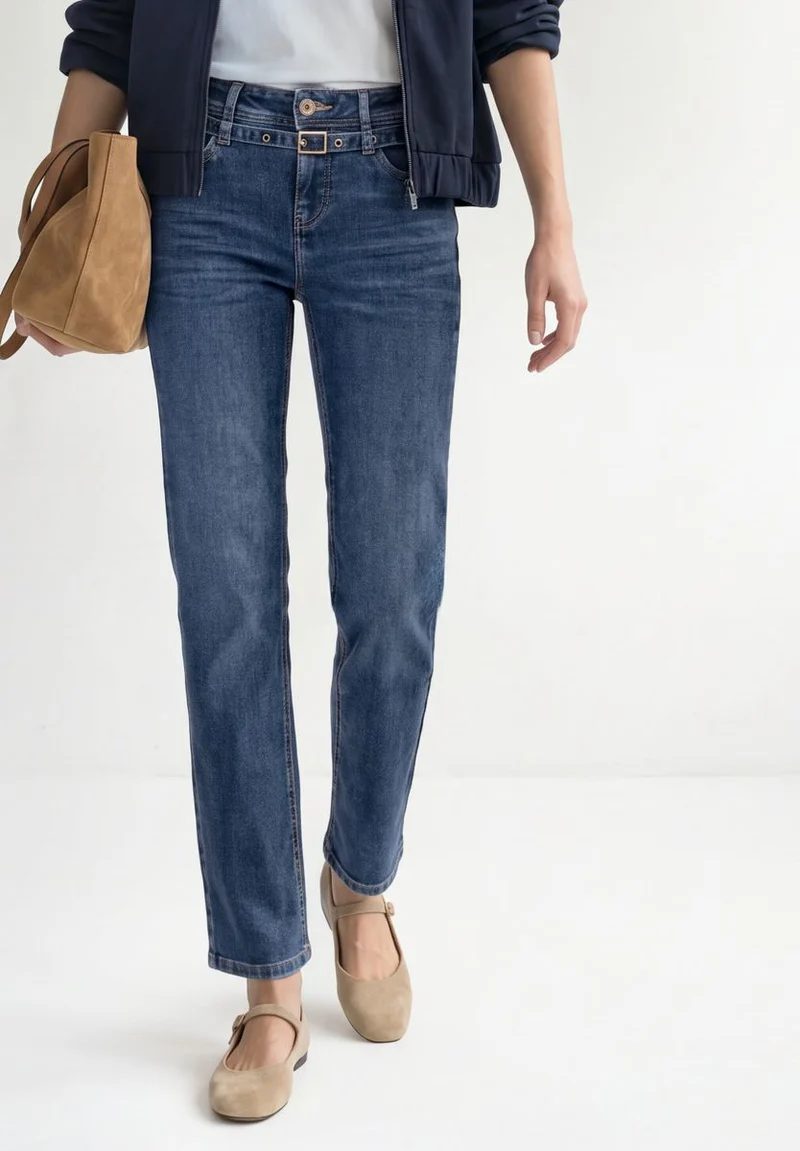 Straight Leg Jeans mit Gürtel