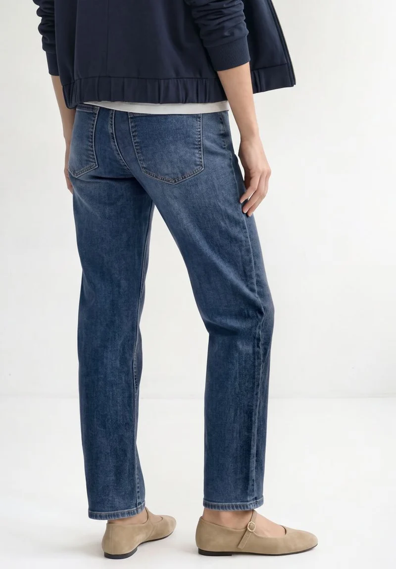 Straight Leg Jeans mit Gürtel