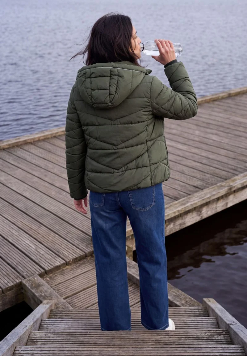 Steppjacke mit Kapuze und Zipper