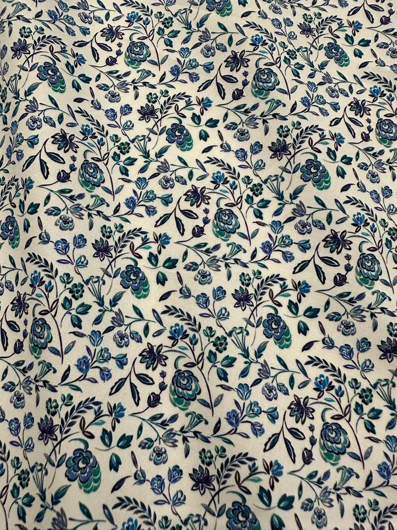 No. 2006 LIBERTY Tana Lawn blau weiß